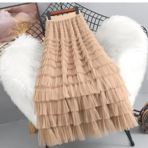 31 Fabulous A-Line High Waisted Solid Color Tulle Skirts - Picture 3 of 5